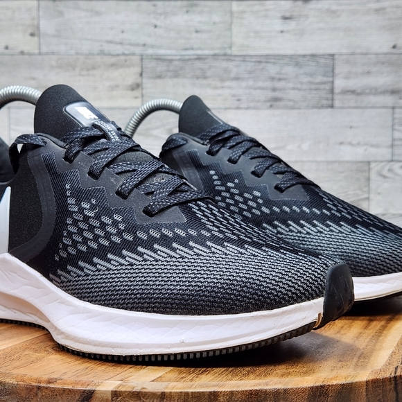 Nike Women's Size 8 Zoom Winflo 6 Shoes Black Running Sneakers BQ3192-003 - Picture 2 of 16